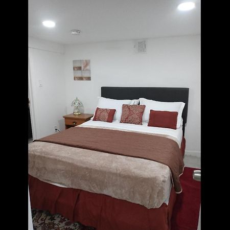 Апартаменты "Cozy Basement Retreat Just 40 Minutes To Nyc!" Ирвингтон Экстерьер фото