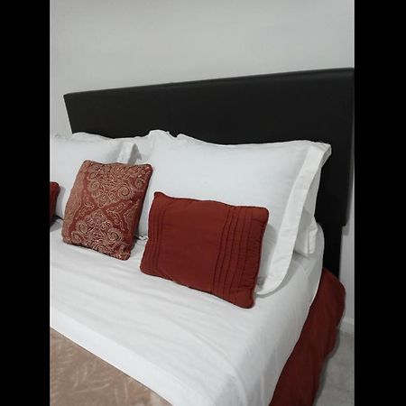 Апартаменты "Cozy Basement Retreat Just 40 Minutes To Nyc!" Ирвингтон Экстерьер фото