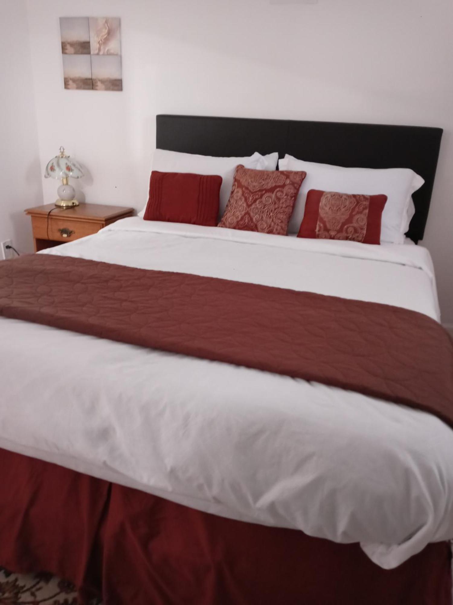Апартаменты "Cozy Basement Retreat Just 40 Minutes To Nyc!" Ирвингтон Экстерьер фото