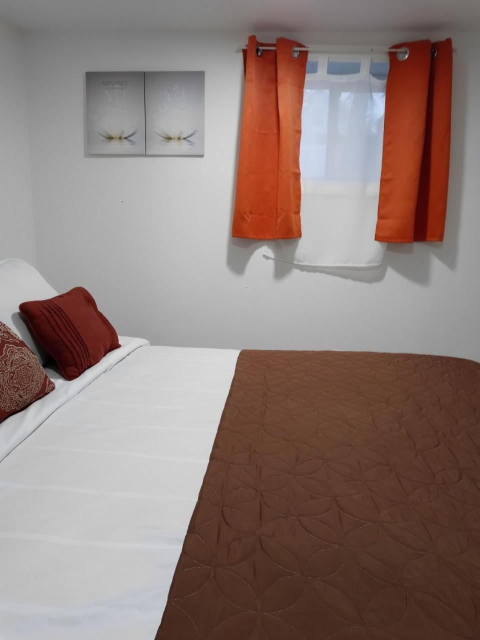 Апартаменты "Cozy Basement Retreat Just 40 Minutes To Nyc!" Ирвингтон Экстерьер фото